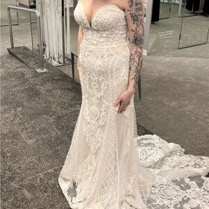 Elegant White Lace Strapless Gown